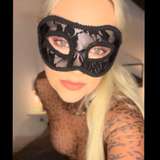 curvy_saraa