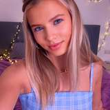 sophmoreschoolgirl